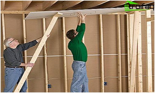 Cadre en bois pour niveler les murs avec des cloisons sèches