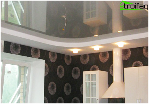 Plafonds tendus dans la cuisine - une solution belle et pratique