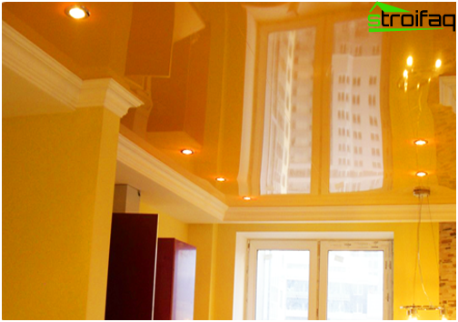 Plafonds tendus dans la cuisine: photo №5