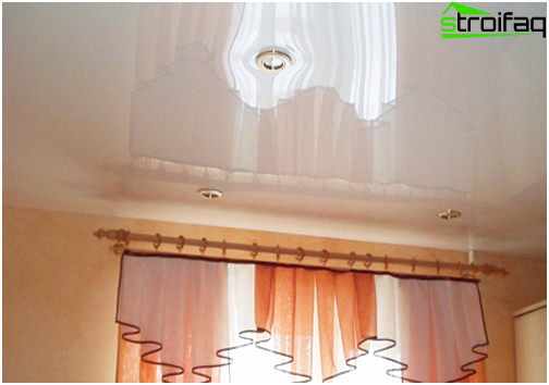 Plafonds tendus dans la cuisine: photo №7