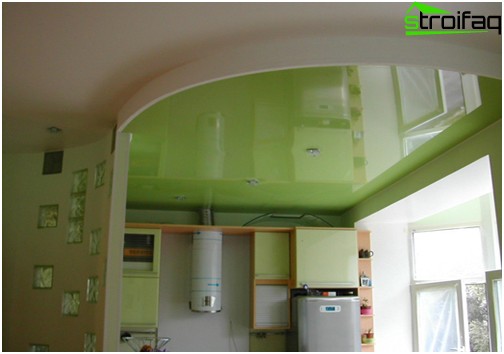 Plafonds tendus dans la cuisine: photo №2