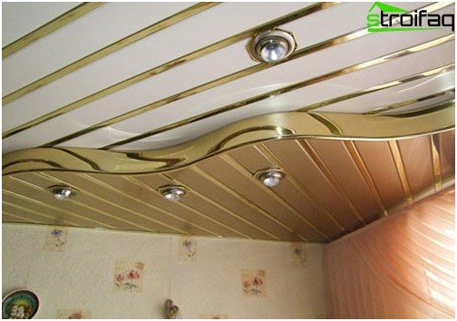 Plafonds à lattes pour la salle de bain: photo №1