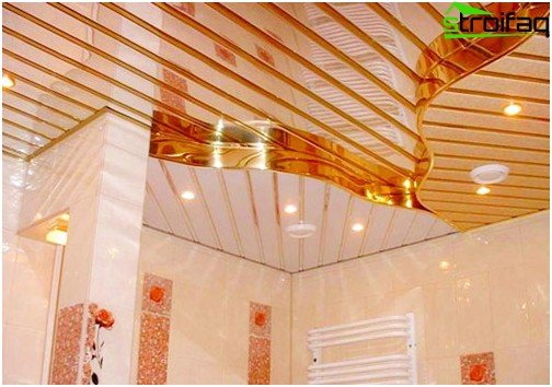 Plafonds à lattes pour la salle de bain: photo №3