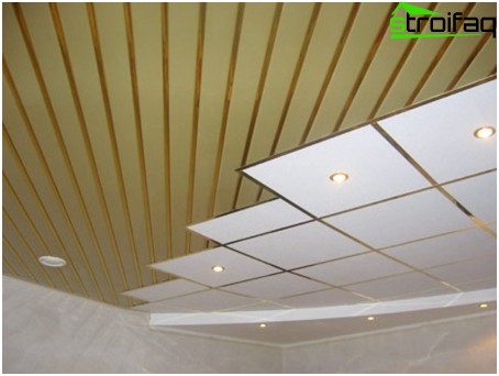 Une combinaison d'un plafond en rack et d'un plafond suspendu classique