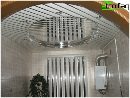 Plafonds à lattes dans la cuisine