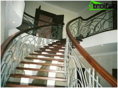 Escaliers en béton dans les maisons privées