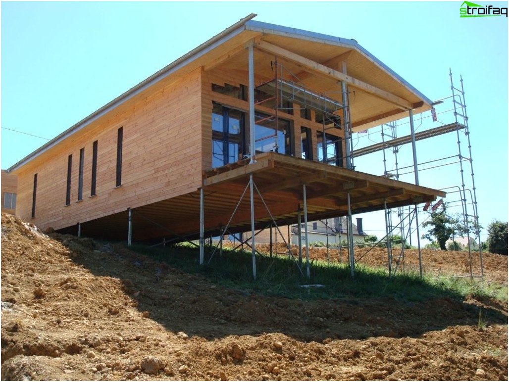 Structure de fondation à vis