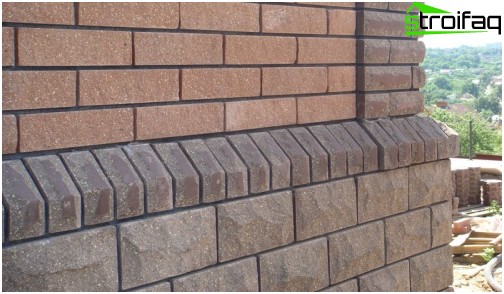 Lambris des fondations de la maison