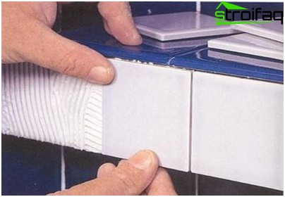 Pose de carreaux dans la cuisine