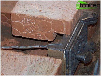 Scier la brique pour installer la porte