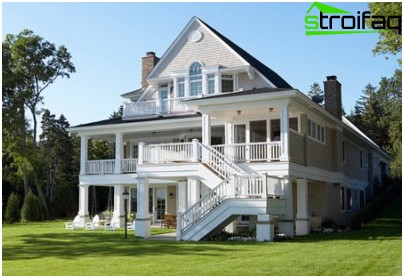 Escalier extérieur dans une maison de campagne