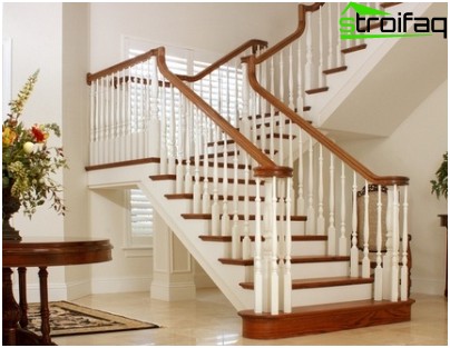 Escalier dans le hall