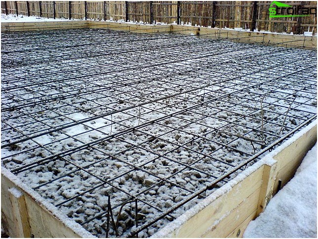 Pierre concassée et couches de renforcement