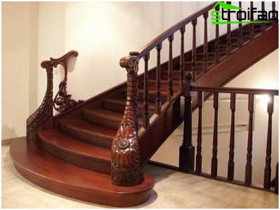 Les bijoux sculptés transformeront la balustrade en chef-d'œuvre