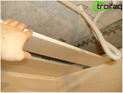 Installation de rails de plafond