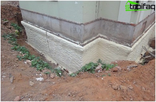 Isolation de fondation avec mousse de polyuréthane