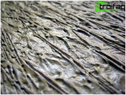 Le plâtre texturé protégera la cire et le vernis de la saleté.