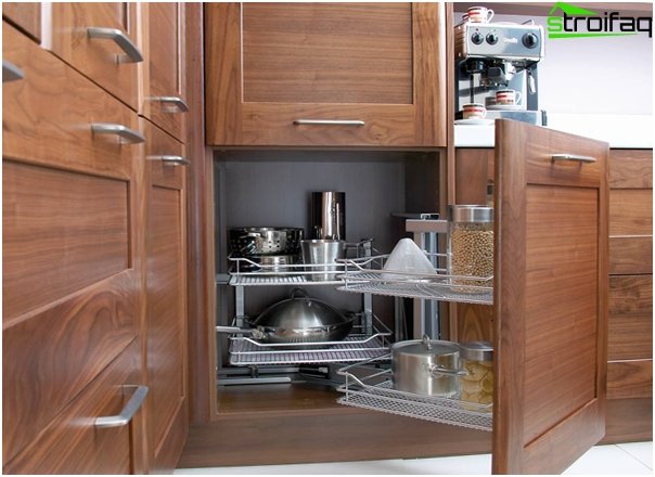 Étagères et tiroirs dans les meubles de cuisine du Ikea - 4