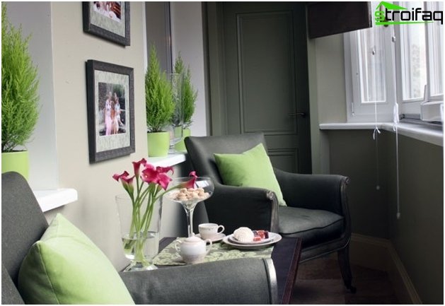 Conception d'un balcon à Khrouchtchev Conception d'un balcon à Khrouchtchev