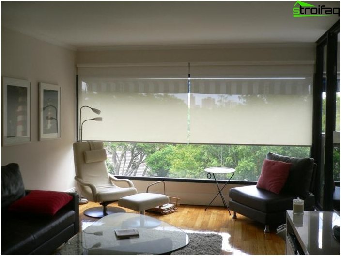 Stores romains et volets roulants dans le salon 4 Stores romains et volets roulants dans le salon 4