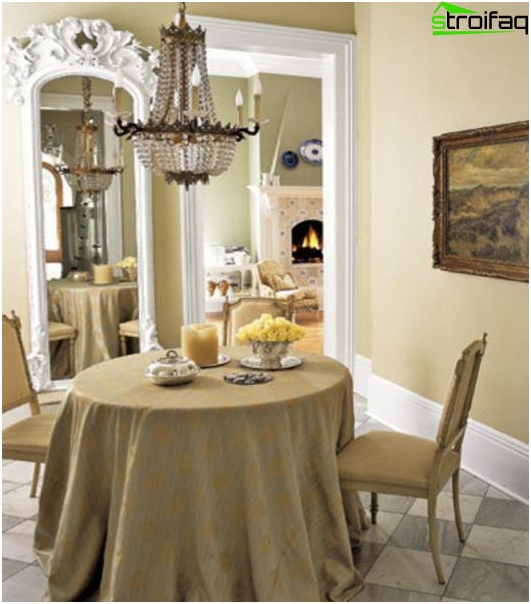 Table à manger dans le salon: photo 2