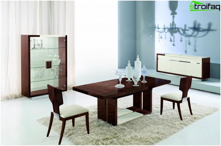 Table à manger dans le salon: photo 3