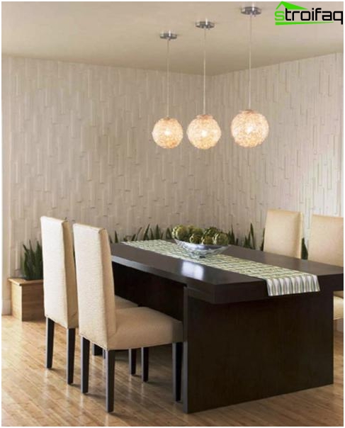 Table à manger dans le salon 2