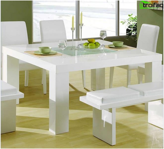 Table de salle à manger de forme carrée - 1