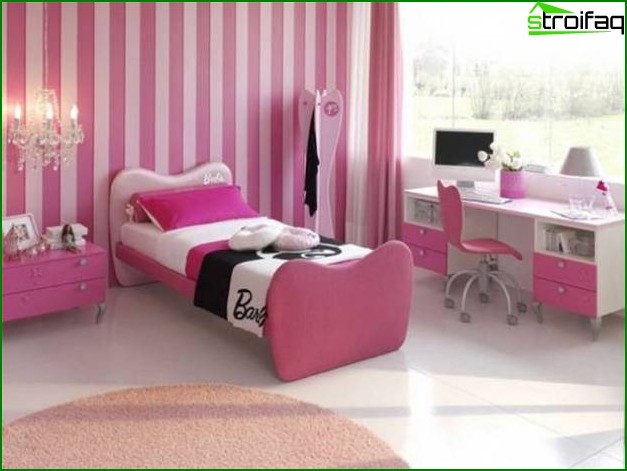 Table dans la pépinière