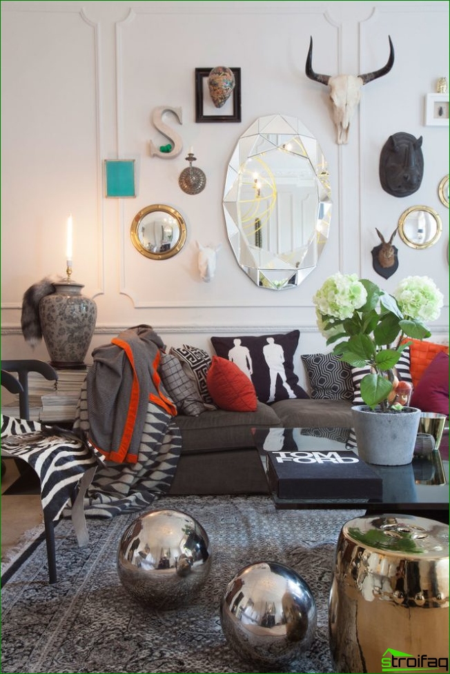 Les miroirs à facettes sont devenus de plus en plus courants dans les intérieurs de style éclectique Les miroirs à facettes sont devenus de plus en plus courants dans les intérieurs de style éclectique