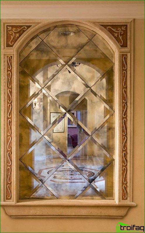 Miroir à facettes à l'intérieur est Miroir à facettes à l'intérieur est