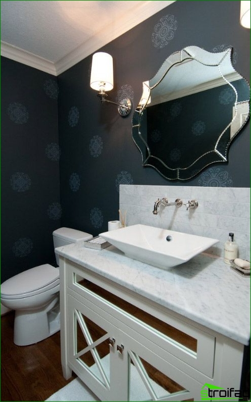 La facette incurvée est utilisée pour créer des formes arrondies, des lignes douces d'un miroir personnalisé La facette incurvée est utilisée pour créer des formes arrondies, des lignes douces d'un miroir personnalisé