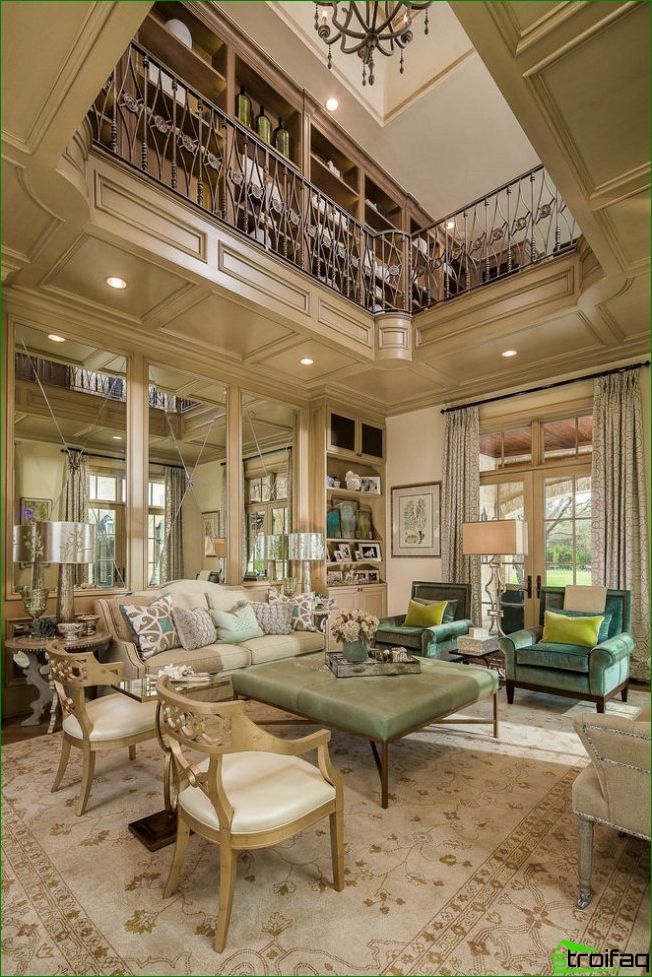 Un miroir à facettes peut rendre un hall spacieux encore plus volumineux et aéré Un miroir à facettes peut rendre un hall spacieux encore plus volumineux et aéré