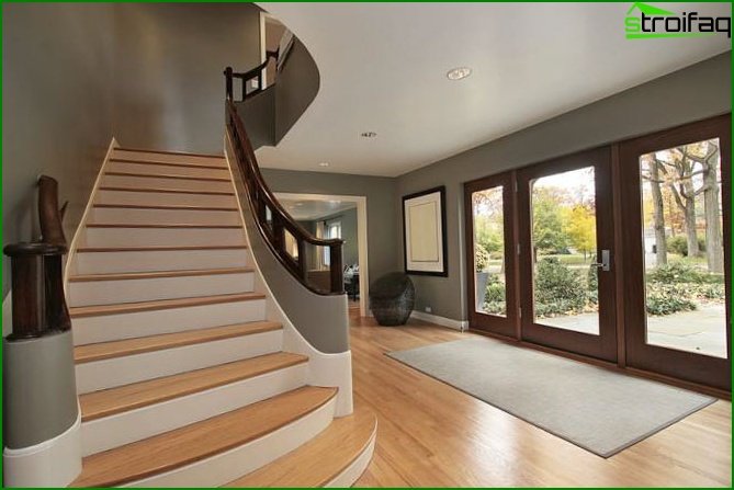 Escalier de style américain au deuxième étage