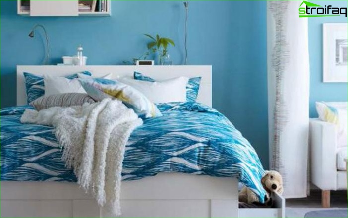 Papier peint bleu dans la chambre