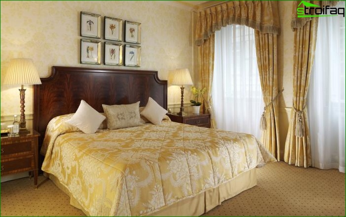 Papier peint jaune dans la chambre